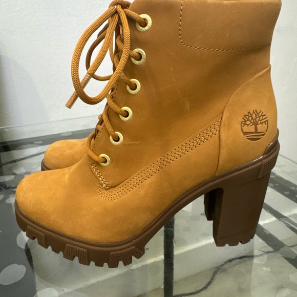 Timberland Wheat Suede Lug-Heel Lace-Up Ankle Boots - Picture 3 of 9